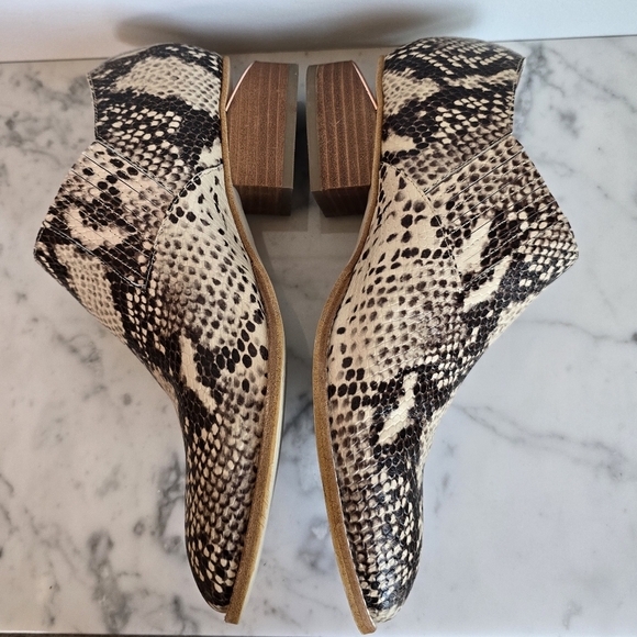 SILENT D, Ivtay Python Snakeskin Lether Nude Boot Bootie, Size 7.5 (38) - Picture 6 of 14